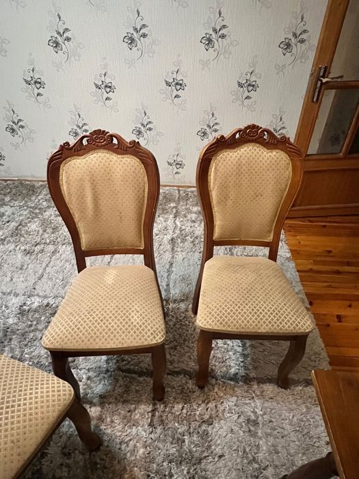 Стол гостиный и 6 стульев