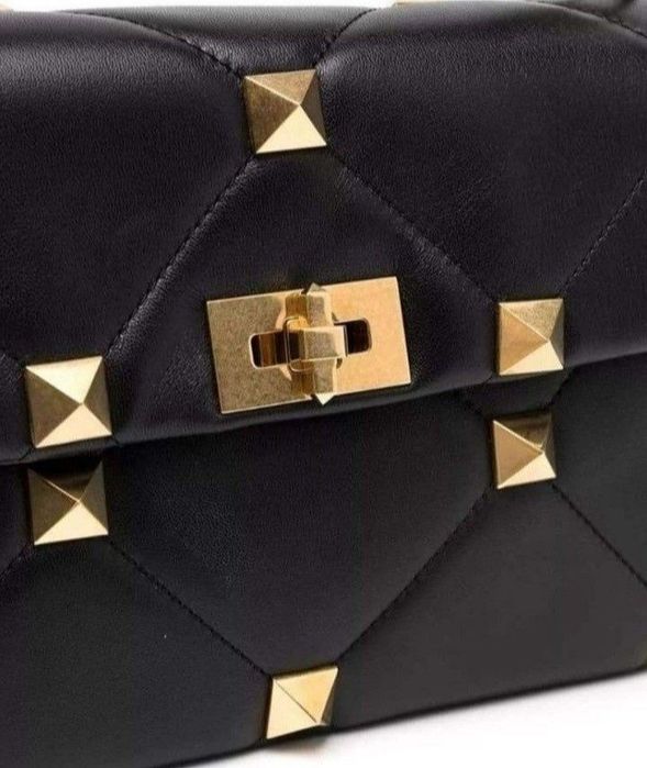 Geanta damă, accesorii metalice aurii, saculet, etichetă