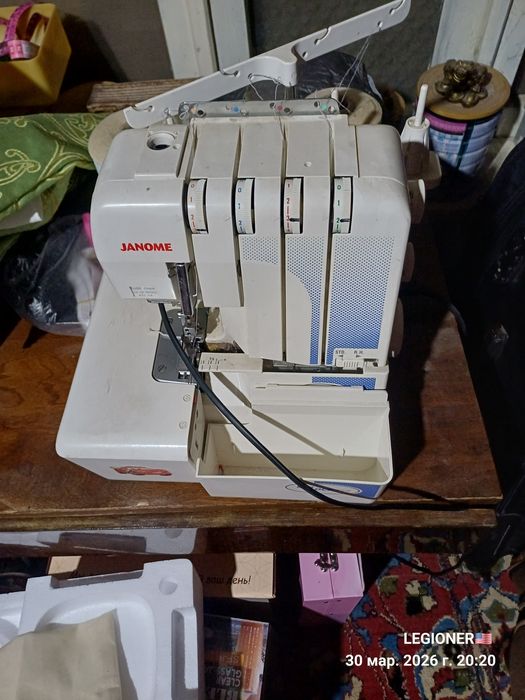 Janome аверлок такув мошинка