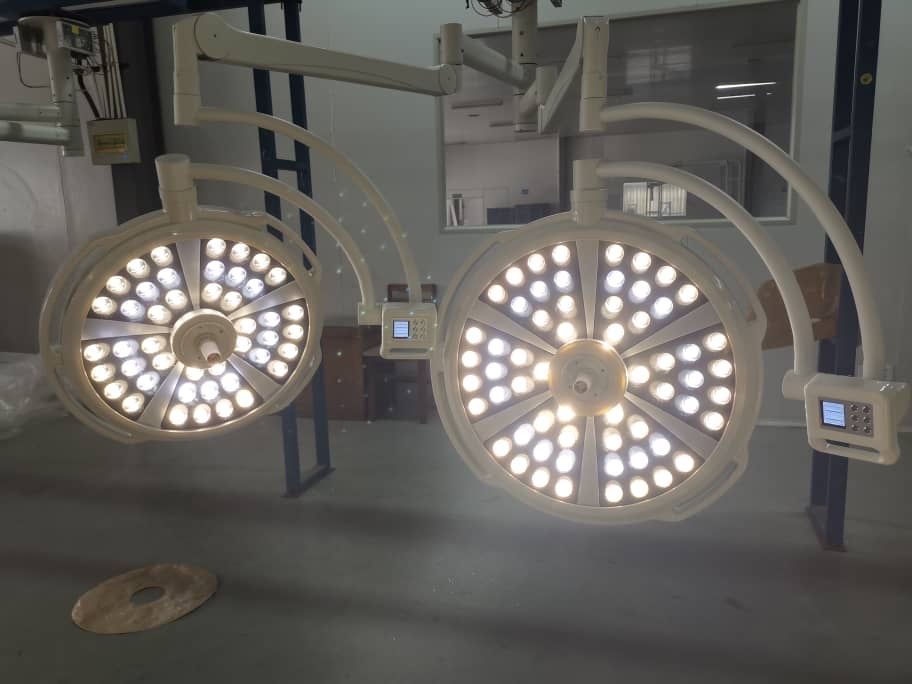 Операционная лампа двухблочная