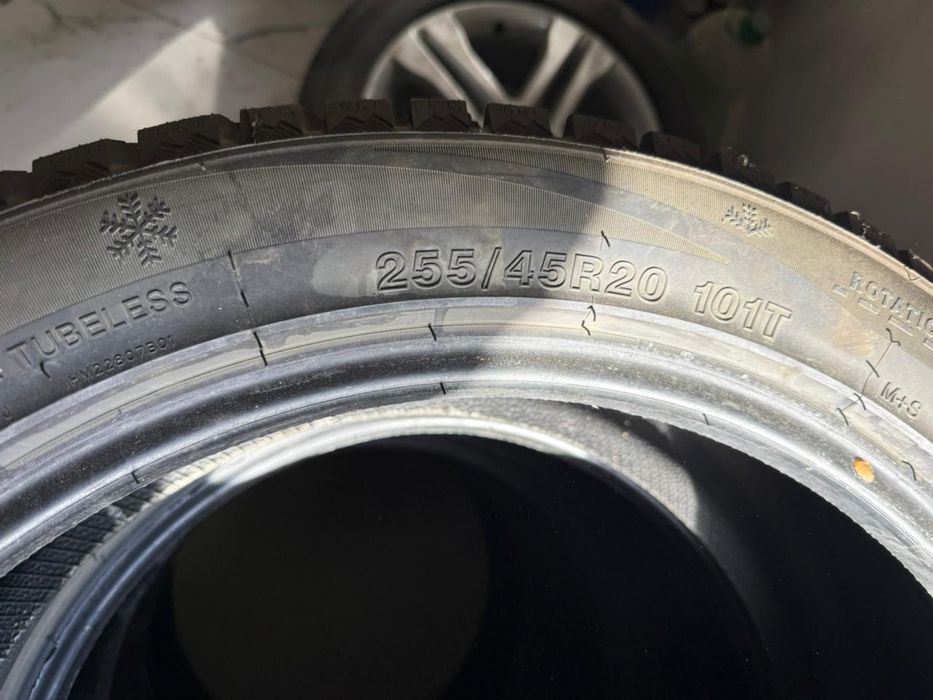 Продам зимние резины 255/45/20