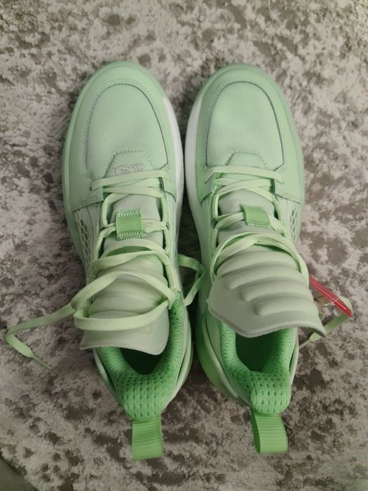 Продам баскетбольные кроссовки