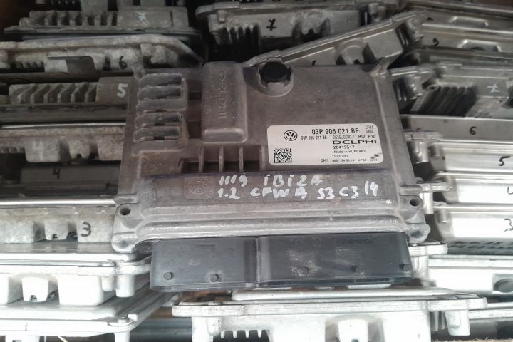 Calculator motor ECU 03P906021BE 03P906021BE Seat Ibiza a 4-a generat