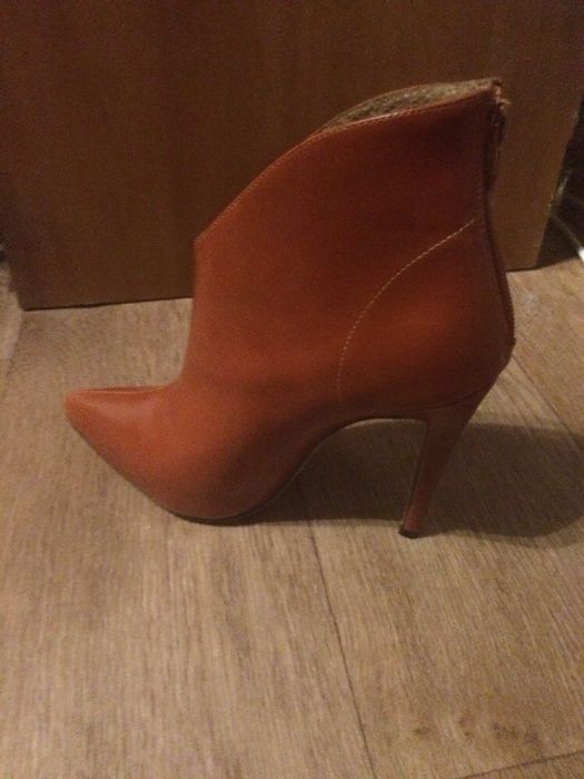 Продаются ботильоны