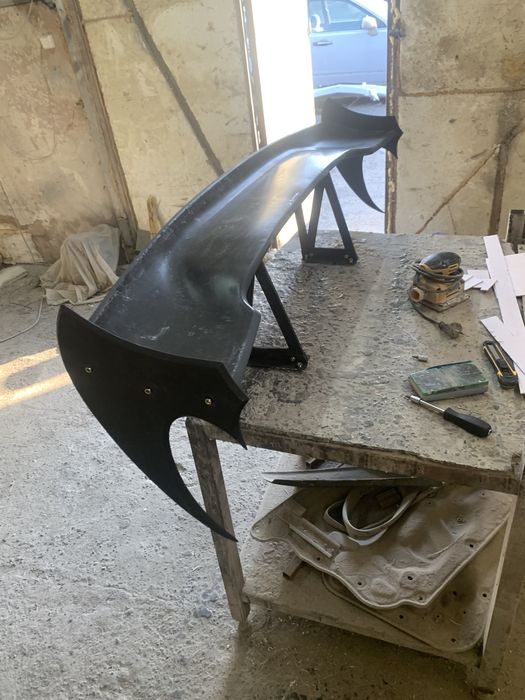 Продам спойлер универсальный