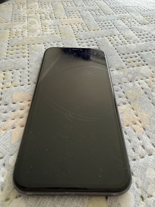 Продаю Айфон 11 черного цвета