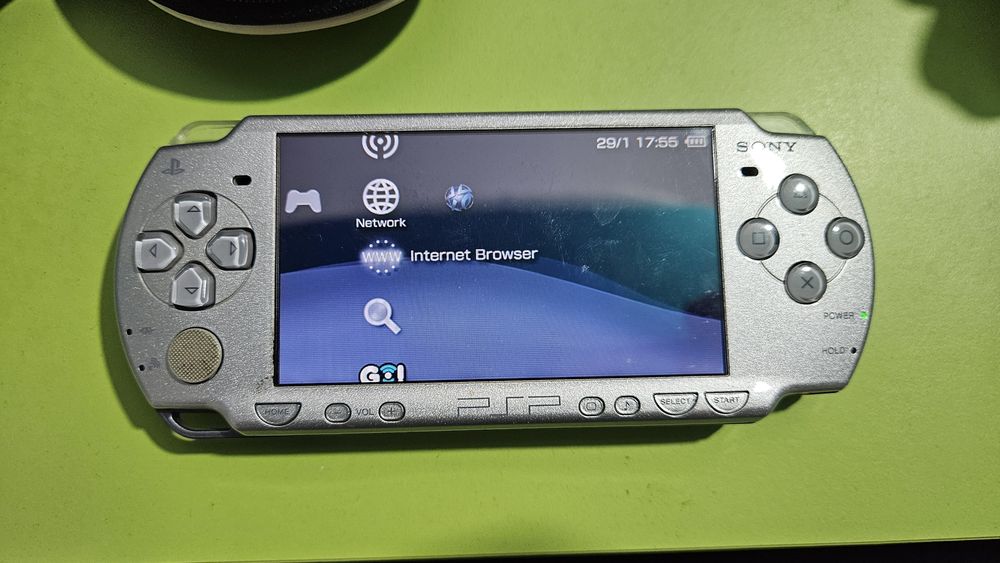 PSP portabil 2004 +  24 de UMD originale