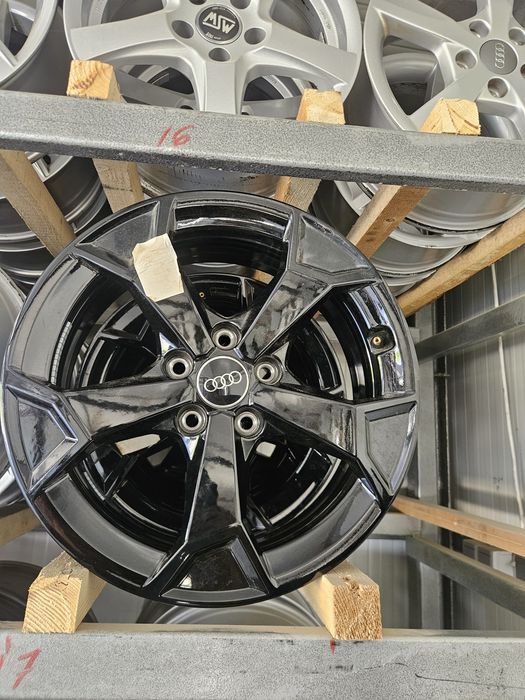 Vând jante Noi r17 Audi A3 Q3 ORIGINALE