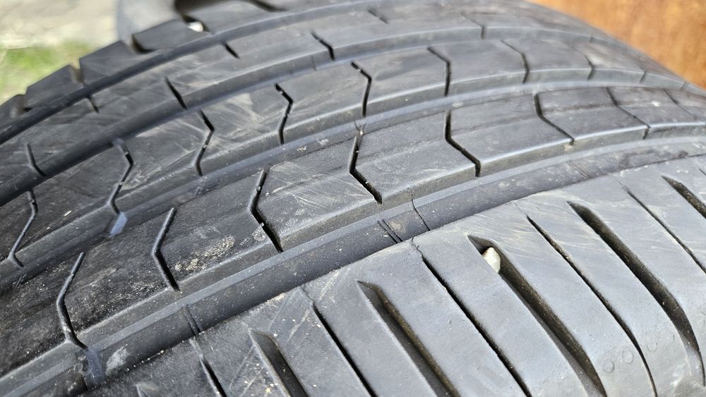 2бр гуми 235 45 17 вредещайн vredestein