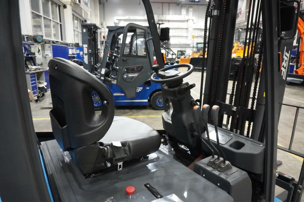 Вилочный погрузчик 1.6 тонн