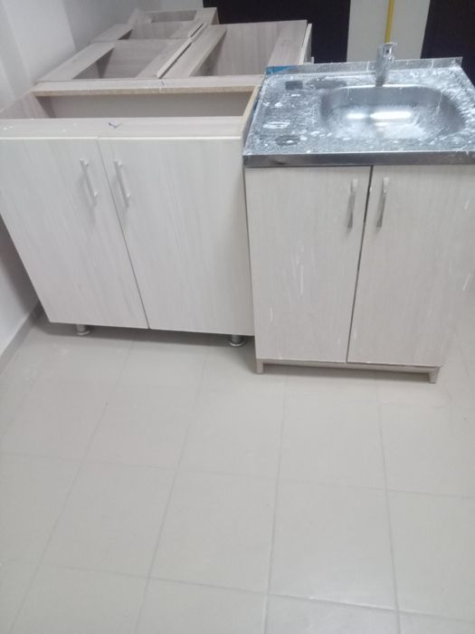 Продам кухонный  только вниз