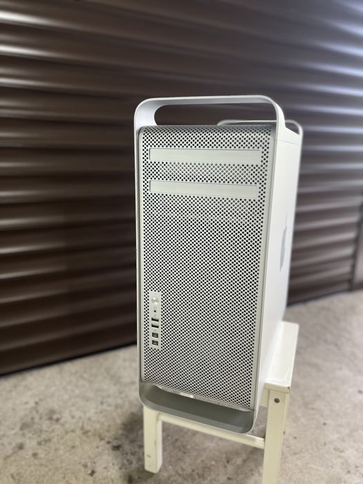 Apple MacPro 5.1 , 2x IntelXenon Quad 2,4 ghz , 16 Gb ram