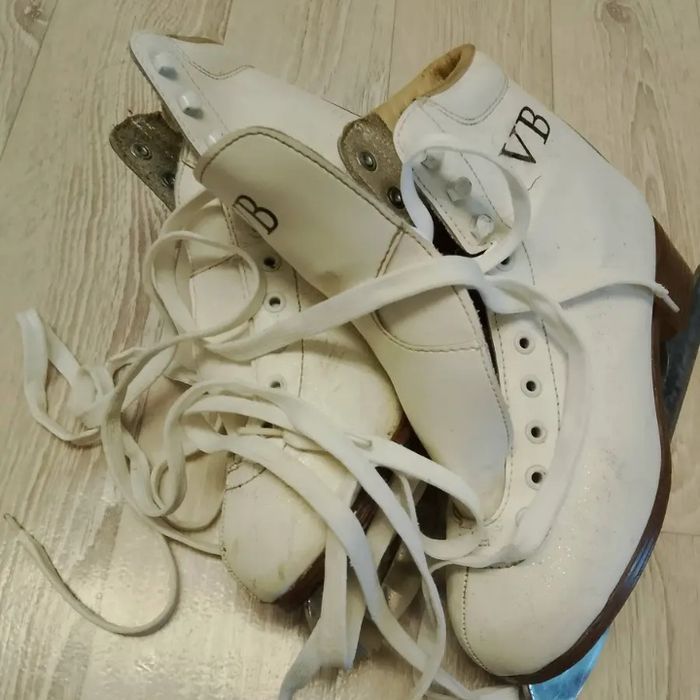 Срочно продам коньки 37 размер