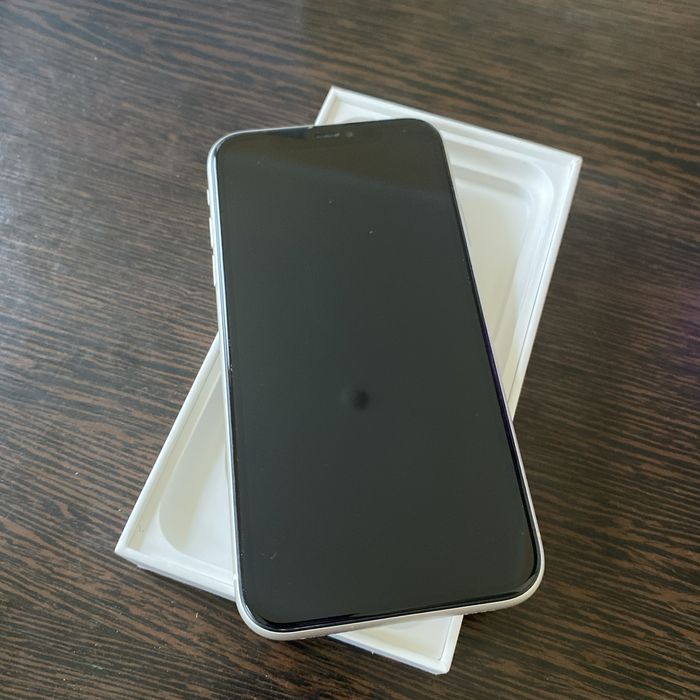 Продам айфон 11