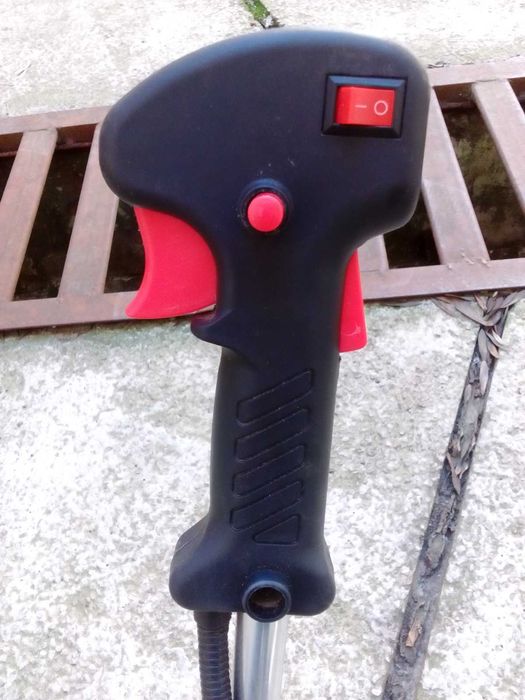 Бензинов тример за трева