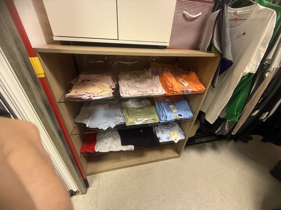 Продается витрина с подсветкой