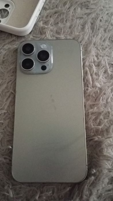 Продам Айфон 15 про мах
