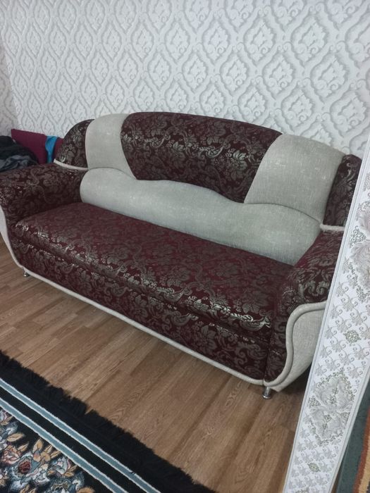 Продам 2 дивана большой и малый