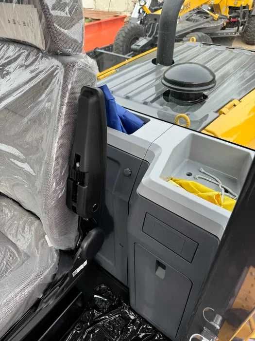 Фронтальный погрузчик XCMG XC938 со стандартным ковшом 1,8 м³ джойстик