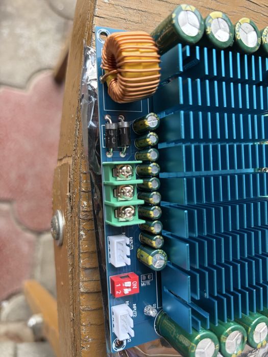 Усилител звука TDA7850