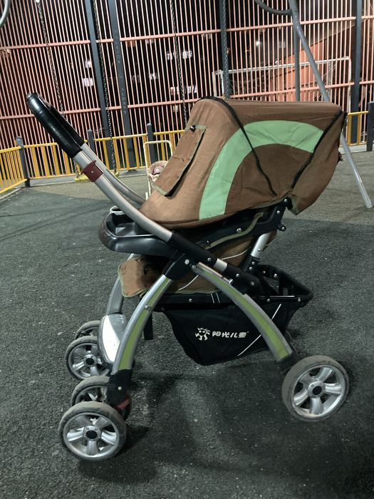 Продам коляску удобная вместительная б/у