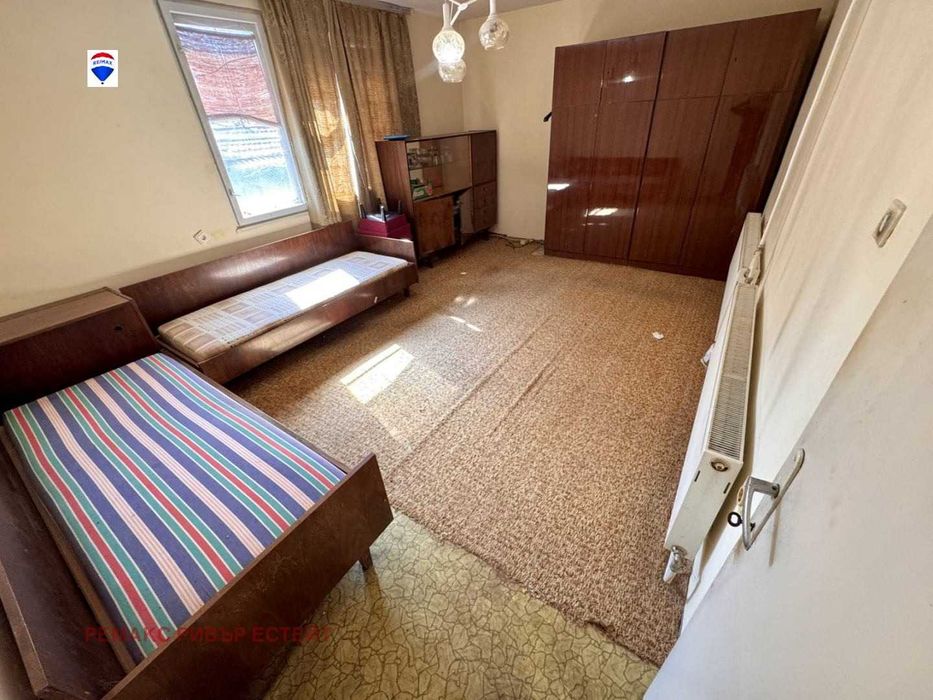 Къща на два етажа за продажба  в гр. Две могили