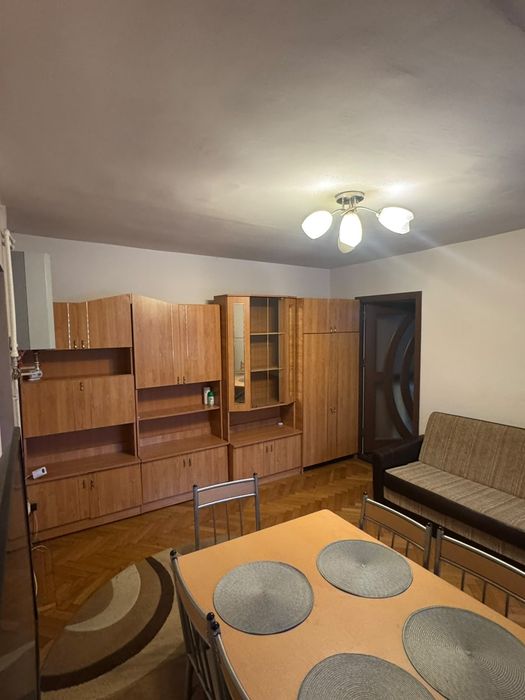 Inchiriez apartament