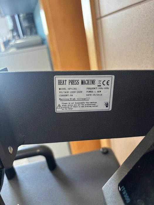 Presă termică 8 în 1 pentru personalizări textile și promoționale