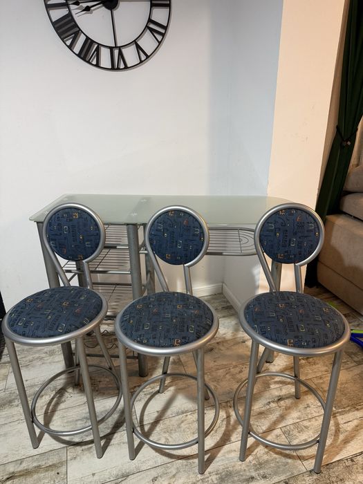 Masa bar cu scaune