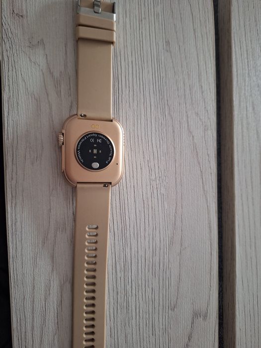 Продам смарт часы женские