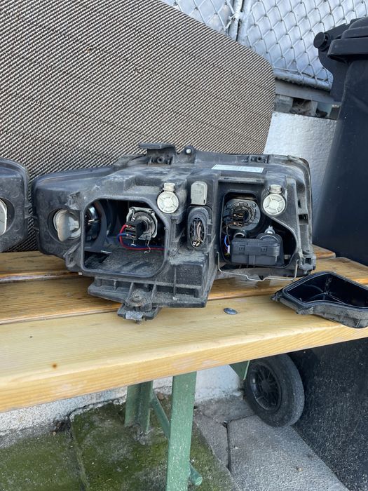 Фарове за ауди а4-б6 в добро състояние цената е за комплекта