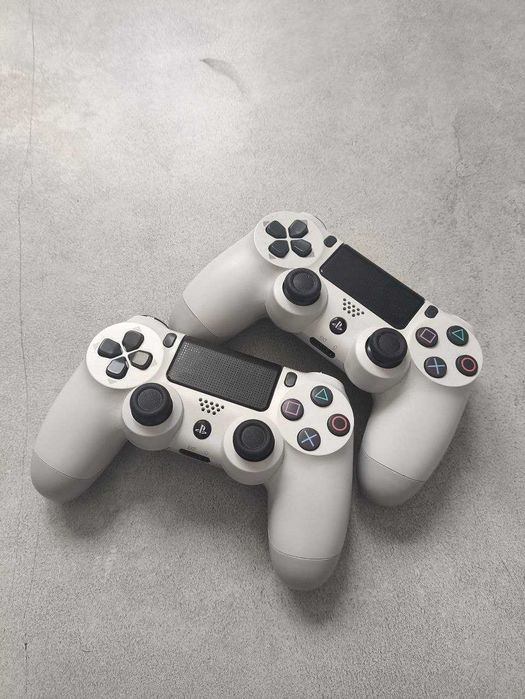 Два геймпада DualShock 4 для PlayStation 4