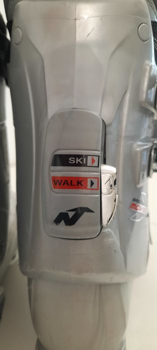 Vând clăpari NORDICA 38