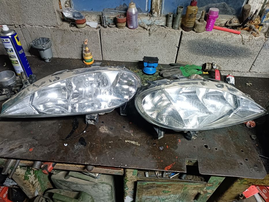 Продам на Рено фары