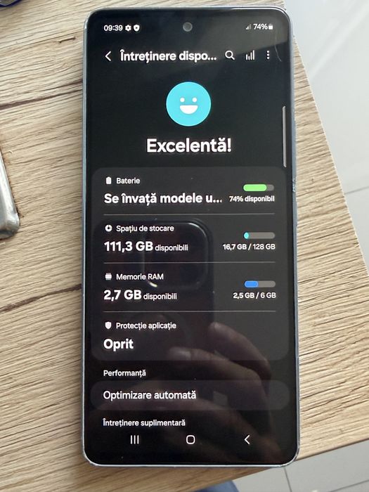 Vând Samsung A53 5G de 128 GB perfect funcțional urme fine de uzură nu-i spart dual sim coral încă un model reușit .ecran mare baterie mare