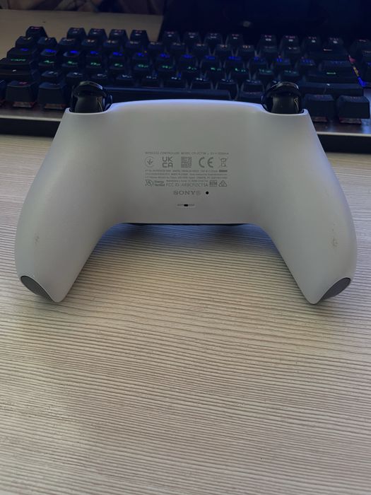 Продам оригинальный джостик от Playstation 5