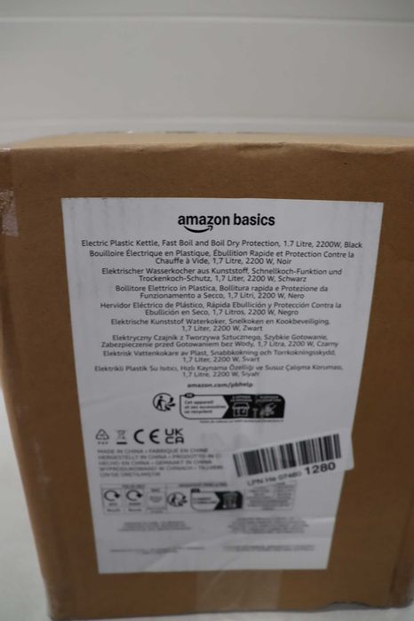 Кана Amazon Basics 1.7 л, 2200 W, без BPA с 360° основа, автоматично изключване и подвижен филтър за котлен камък, матово черно
