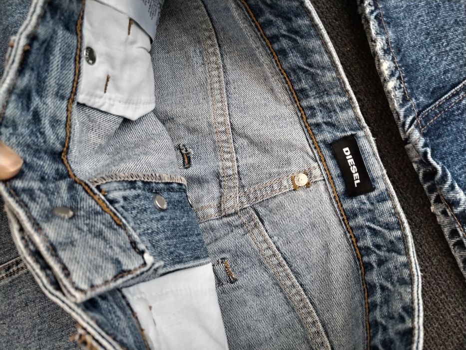 Нова дънкова пола Levi's, Diesel