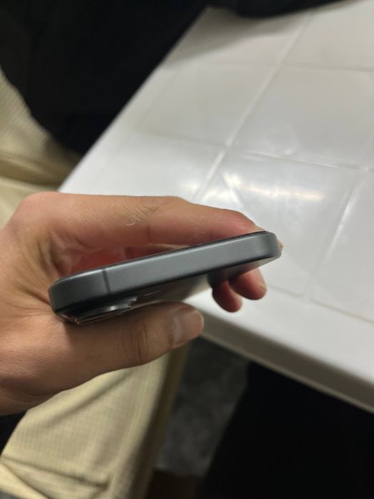 Iphone 17 черный