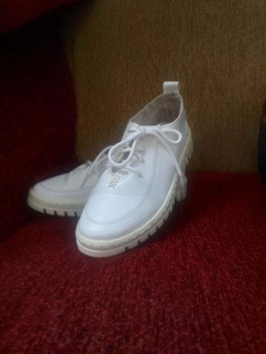 Женские кроссовки