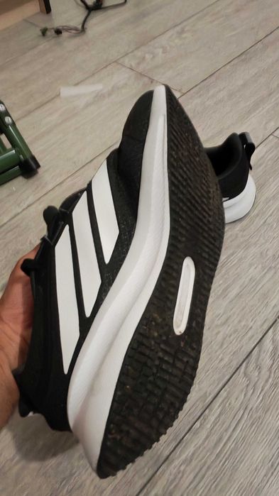 Кроссовки новые adidas j