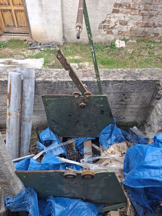 Машина за пройзводство на салфетки