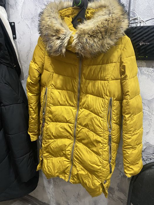 Продам куртки на девочку