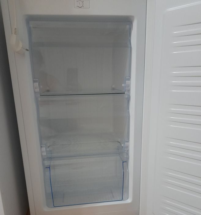 Продам морозильник 80 л