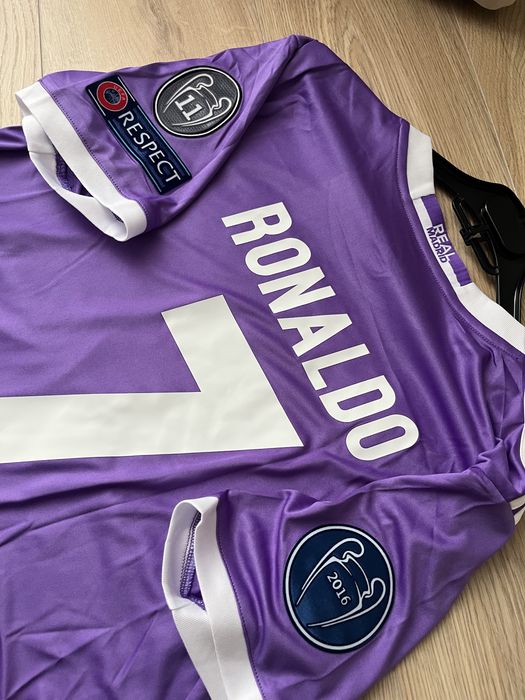 Tricou de fotbal Real Madrid Cr7 Cristiano Ronaldo 7 marime M nou modelul mov finala Cardiff