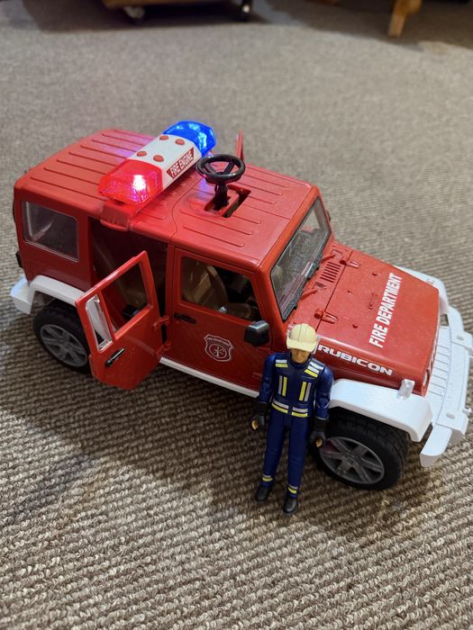 Играчка bruder джип с пожарикар