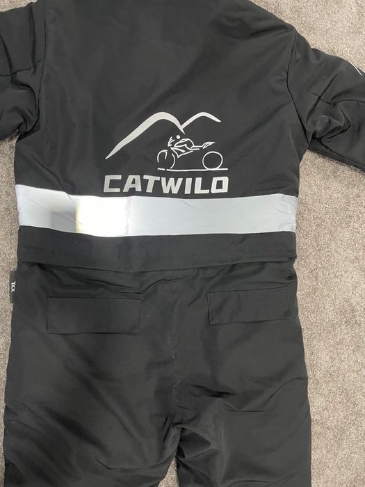 Срочно продам комбинезон новая