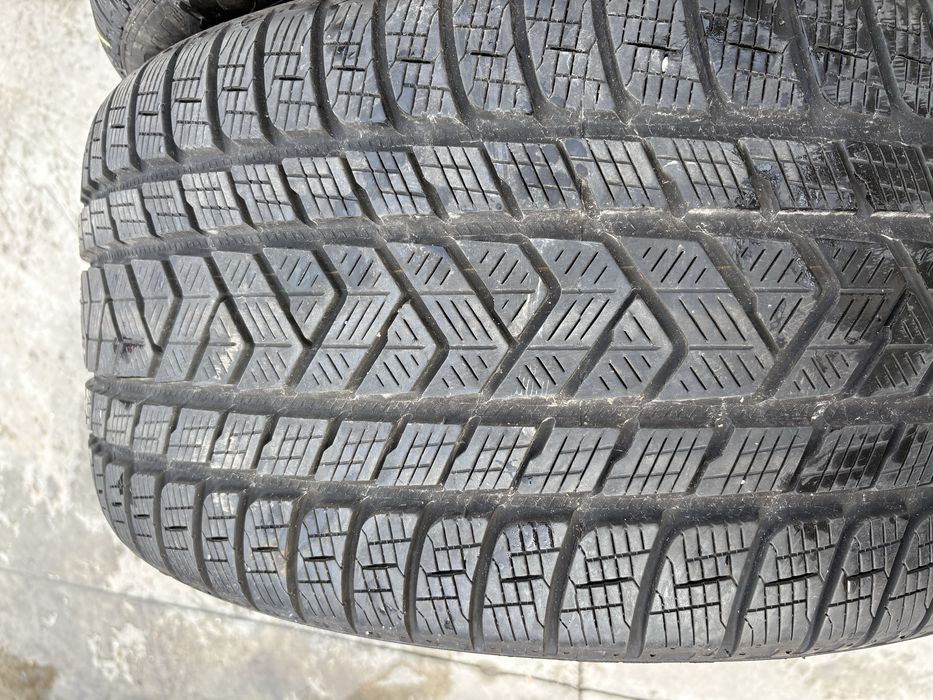 295 40 R20 Pirelli