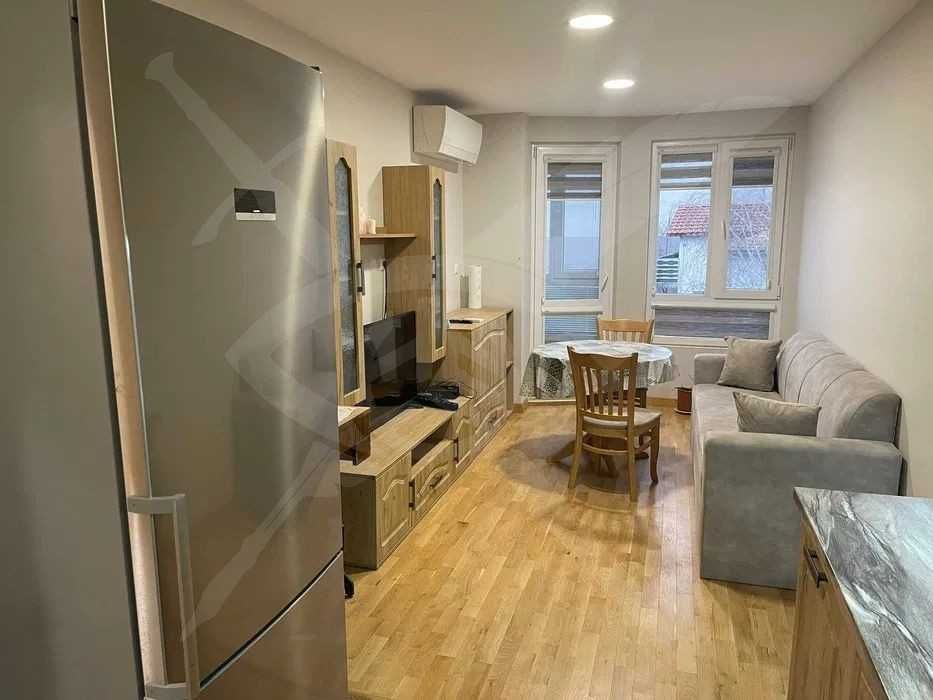 Дава се под наем Тристаен апартамент в Варна, Цветен квартал - 82 кв.м за 600 € - Снимка #1