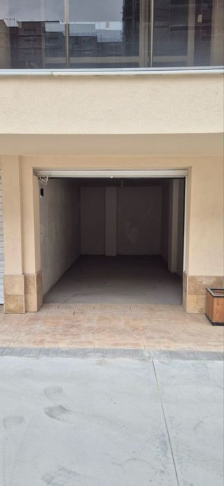 Отдавам Гаражи под наем